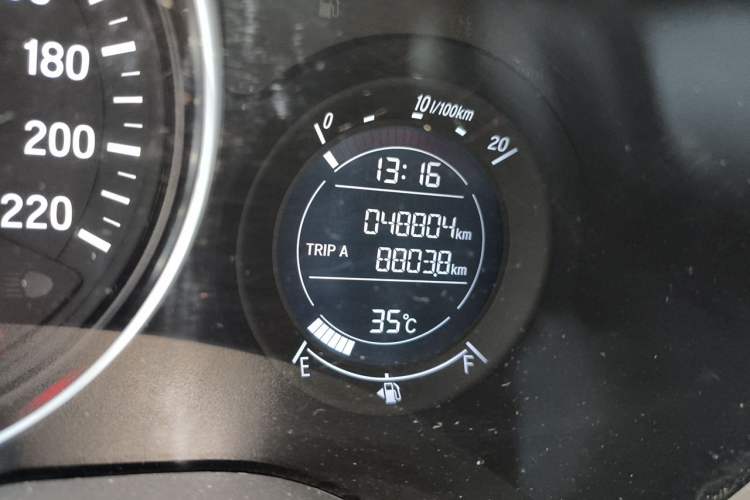 Used Honda Vezel 2020 1.5L CVT Luxury Edition Odometer Close Up