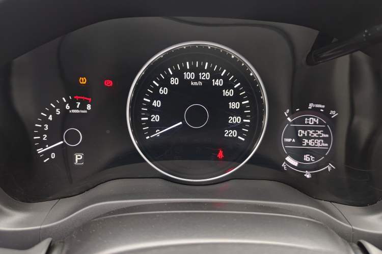 Used Honda Vezel 2020 1.5L CVT Elite Edition Odometer Close Up
