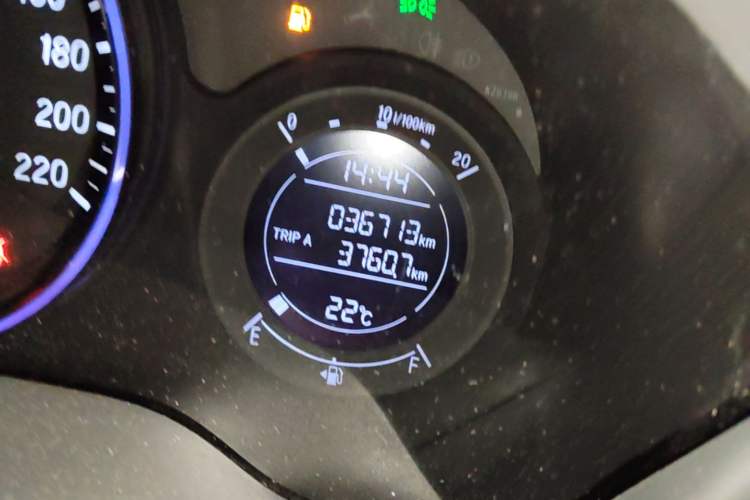 Used Honda Vezel 2020 220 TURBO CVT Luxury Edition Odometer Close Up