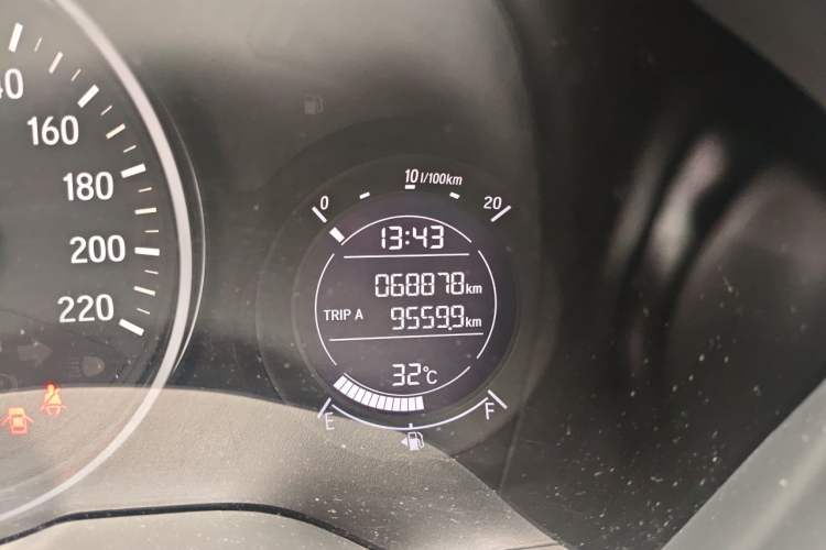 Used Honda Vezel 2020 1.5L CVT Pioneer Edition Odometer Close Up