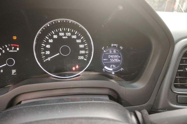 Used Honda Vezel 2020 1.5L CVT Elite Edition Odometer Close Up