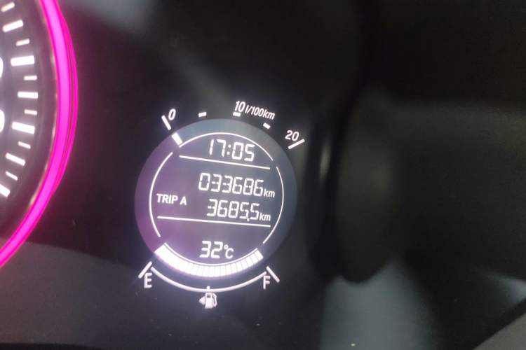 Used Honda Vezel 2020 220 TURBO CVT Elite Edition Odometer Close Up