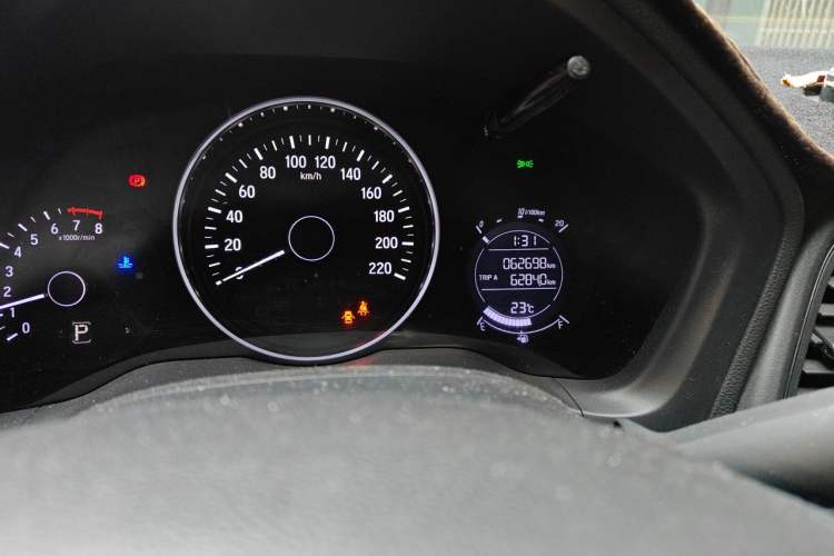 Used Honda Vezel 2020 1.5L CVT Elite Edition Odometer Close Up