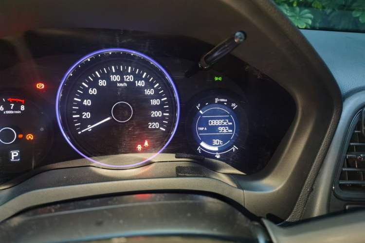 Used Honda Vezel 2020 1.5L CVT Elite Edition Odometer Close Up