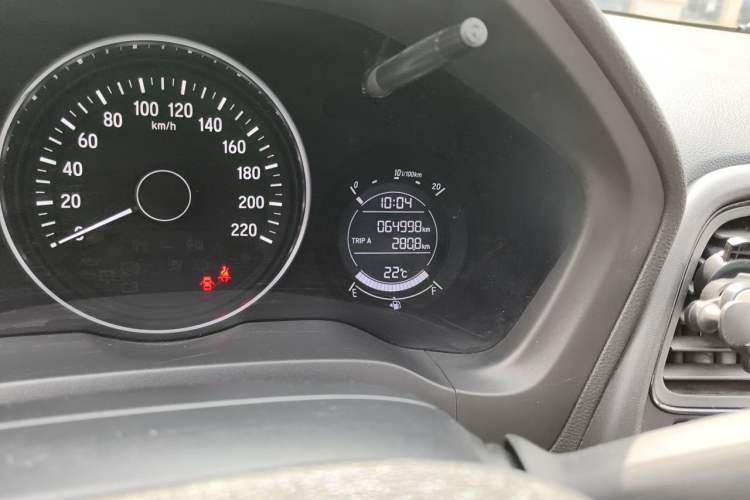 Used Honda Vezel 2020 1.5L CVT Pioneer Edition Odometer Close Up