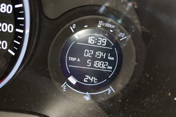 Used Honda Vezel 2020 1.5L CVT Luxury Edition Odometer Close Up