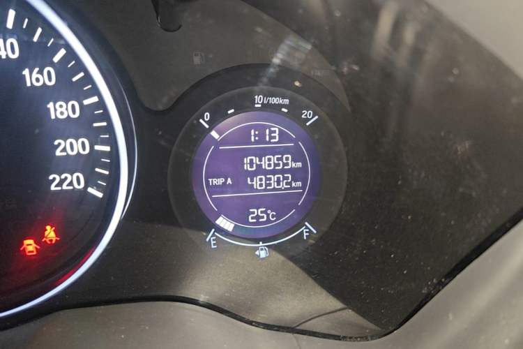 Used Honda Vezel 2020 1.5L CVT Elite Edition Odometer Close Up