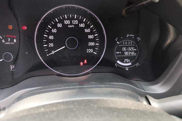 Used Honda Vezel 2020 1.5L CVT Pioneer Edition Odometer Close Up