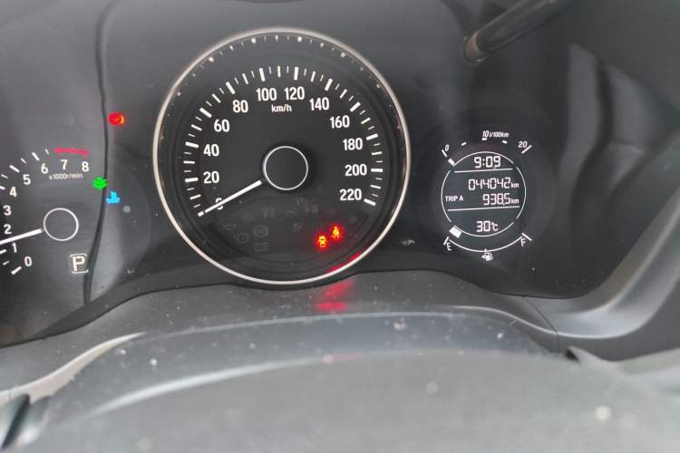 Used Honda Vezel 2020 1.5L CVT Luxury Edition Odometer Close Up