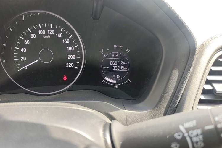 Used Honda Vezel 2020 1.5L CVT Luxury Edition Odometer Close Up