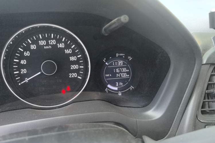 Used Honda Vezel 2020 1.5L CVT Pioneer Edition Odometer Close Up