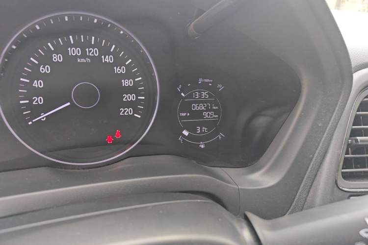 Used Honda Vezel 2020 1.5L CVT Pioneer Edition Odometer Close Up