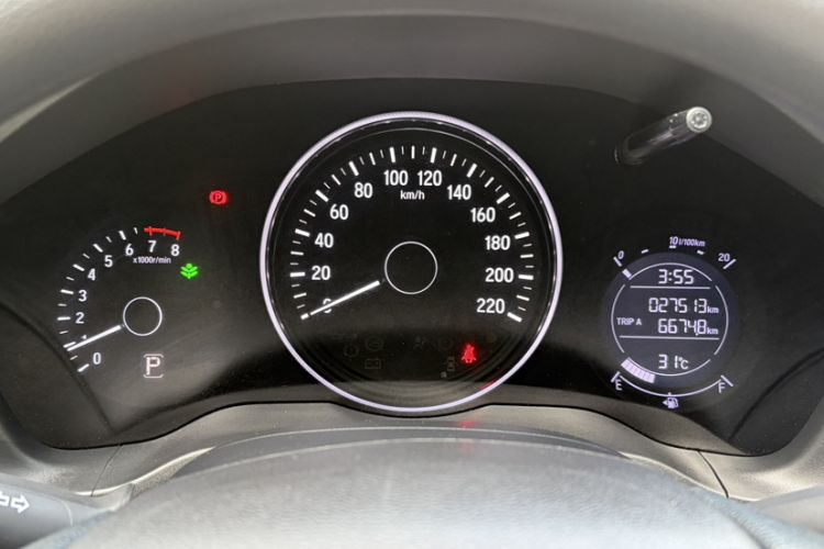 Used Honda Vezel 2020 1.5L CVT Elite Edition Odometer Close Up