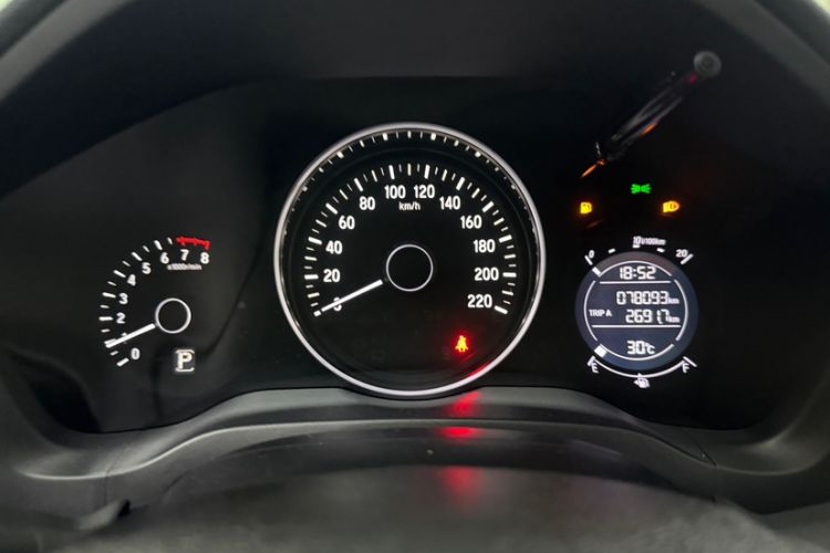 Used Honda Vezel 2020 1.5L CVT Luxury Edition Odometer Close Up