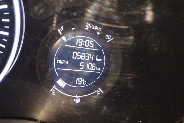 Used Honda Vezel 2020 1.5L CVT Pioneer Edition Odometer Close Up