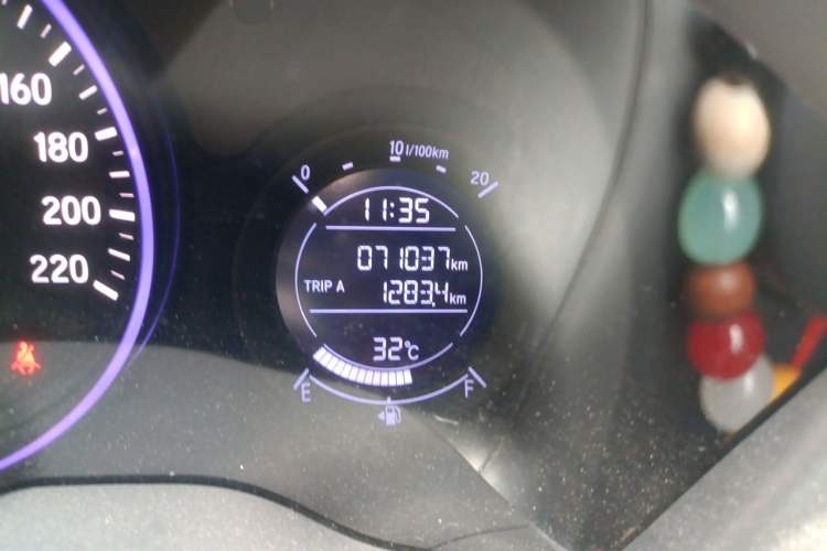 Used Honda Vezel 2020 1.5L CVT Luxury Edition Odometer Close Up