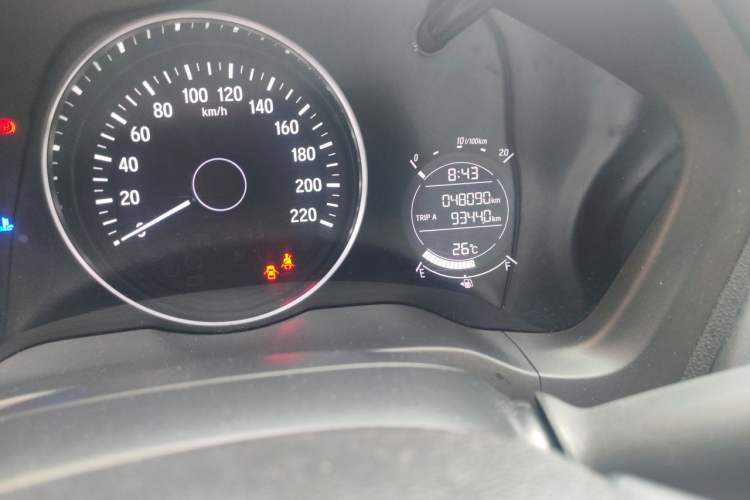 Used Honda Vezel 2020 1.5L CVT Elite Edition Odometer Close Up