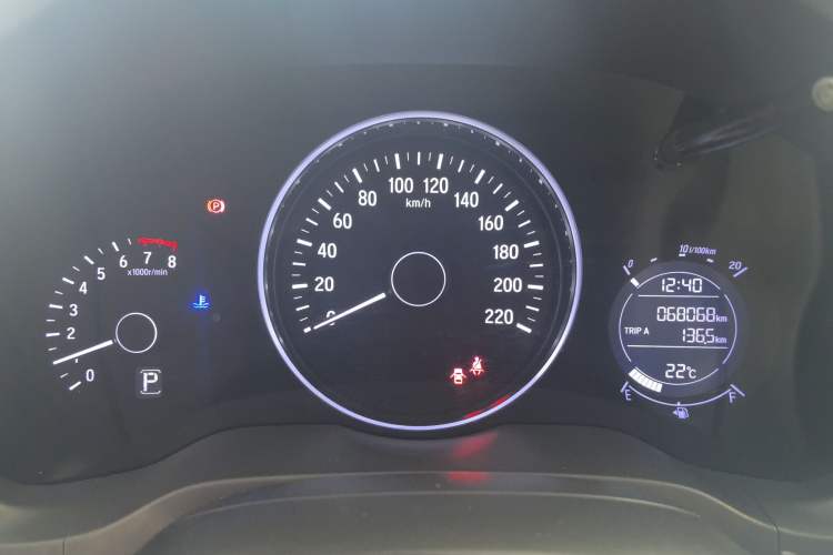 Used Honda Vezel 2020 1.5L CVT Pioneer Edition Odometer Close Up