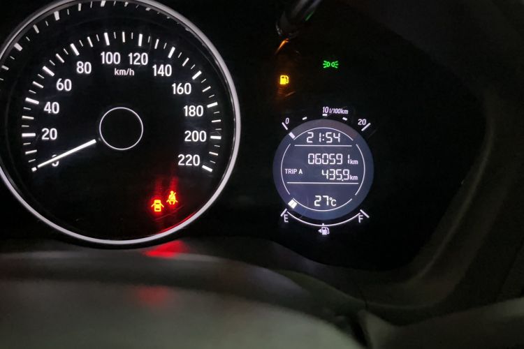 Used Honda Vezel 2020 1.5L CVT Elite Edition Odometer Close Up