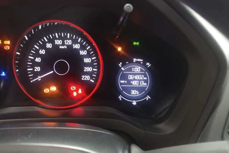 Used Honda Vezel 2020 1.5L CVT Pioneer Edition Odometer Close Up