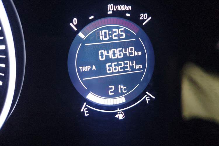 Used Honda Vezel 2020 1.5L CVT Pioneer Edition Odometer Close Up