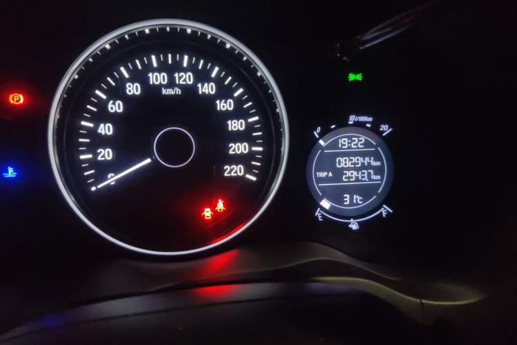 Used Honda Vezel 2020 1.5L CVT Pioneer Edition Odometer Close Up