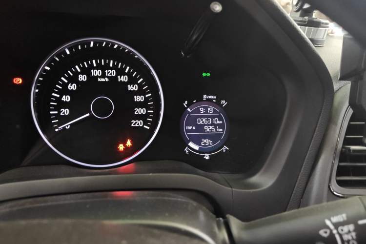 Used Honda Vezel 2020 1.5L CVT Pioneer Edition Odometer Close Up