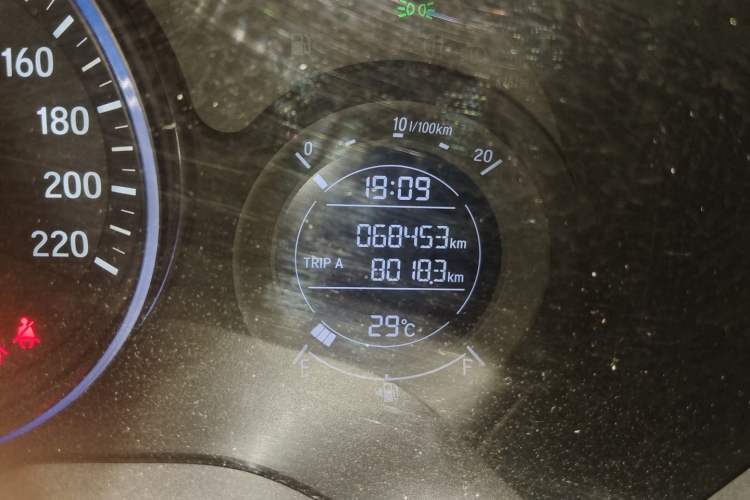 Used Honda Vezel 2020 1.5L CVT Pioneer Edition Odometer Close Up