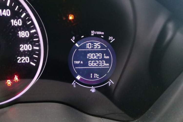 Used Honda Vezel 2020 1.5L CVT Pioneer Edition Odometer Close Up