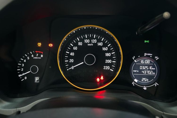 Used Honda Vezel 2020 1.5L CVT Pioneer Edition Odometer Close Up