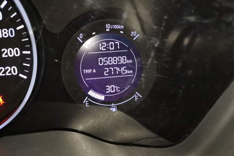 Used Honda Vezel 2020 1.5L CVT Pioneer Edition Odometer Close Up