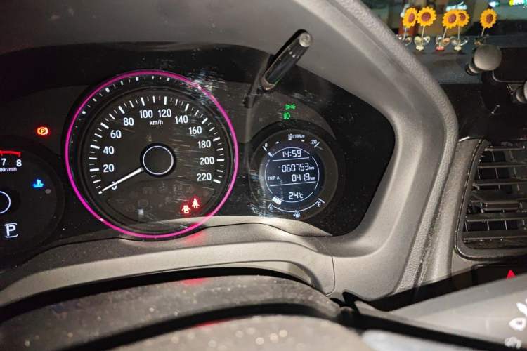 Used Honda Vezel 2020 220 TURBO CVT Elite Edition Odometer Close Up