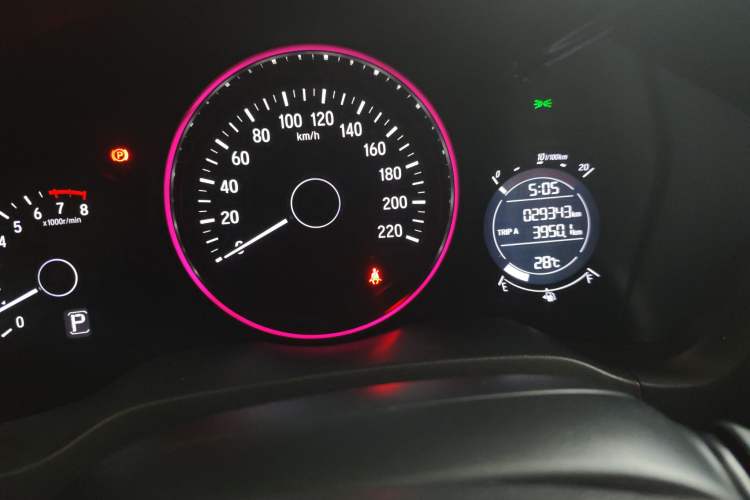 Used Honda Vezel 2020 1.5L CVT Elite Edition Odometer Close Up