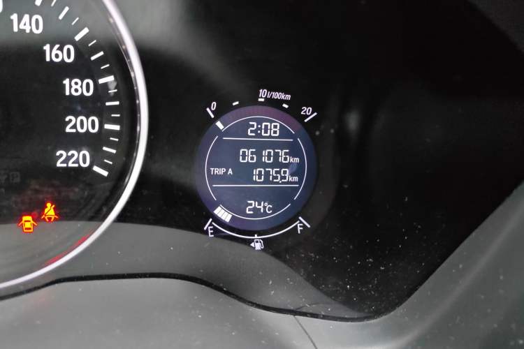 Used Honda Vezel 2020 1.5L CVT Elite Edition Odometer Close Up