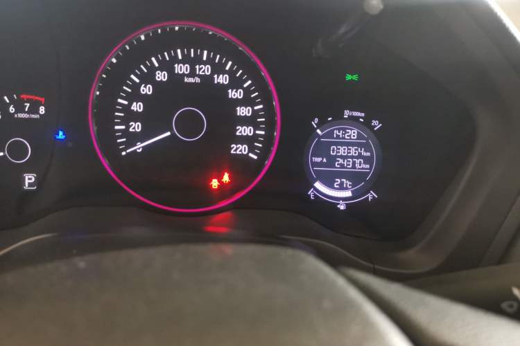 Used Honda Vezel 2020 1.5L CVT Elite Edition Odometer Close Up