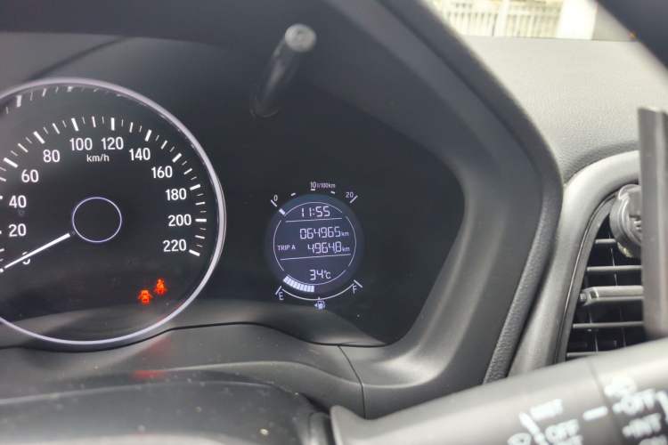 Used Honda Vezel 2020 1.5L CVT Elite Edition Odometer Close Up