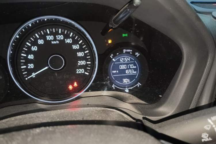 Used Honda Vezel 2020 1.5L CVT Luxury Edition Odometer Close Up