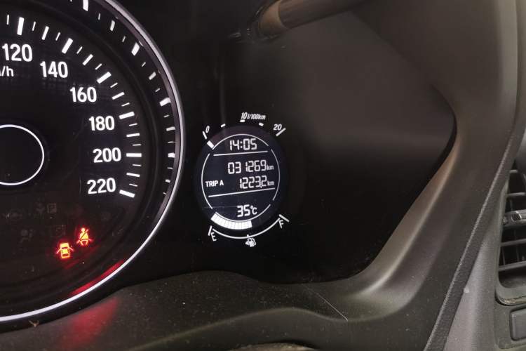 Used Honda Vezel 2020 220 TURBO CVT Elite Edition Odometer Close Up