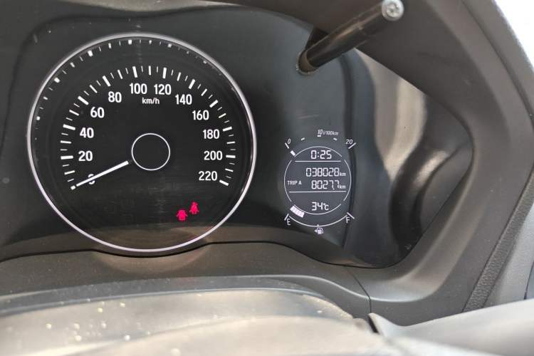 Used Honda Vezel 2020 1.5L CVT Pioneer Edition Odometer Close Up