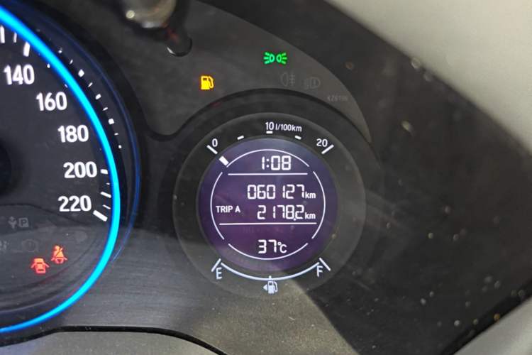 Used Honda Vezel 2020 1.5L CVT Elite Edition Odometer Close Up