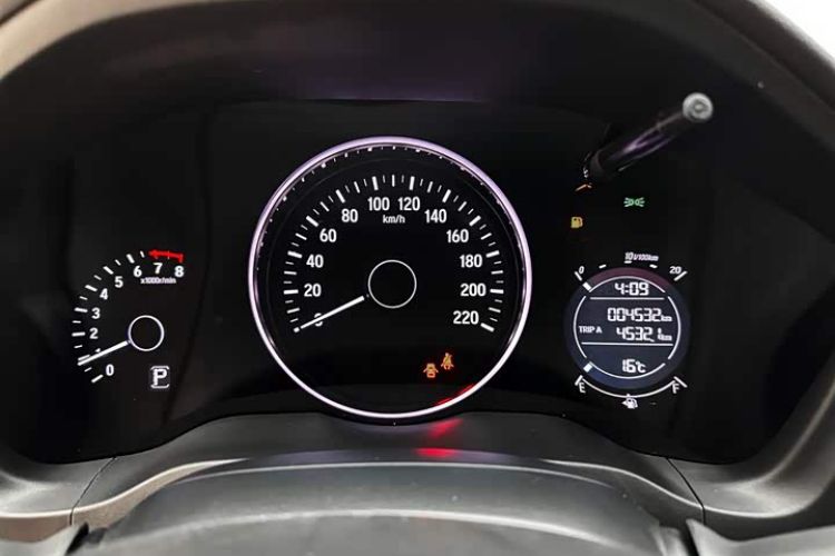 Used Honda Vezel 2020 1.5L CVT Elite Edition Odometer Close Up