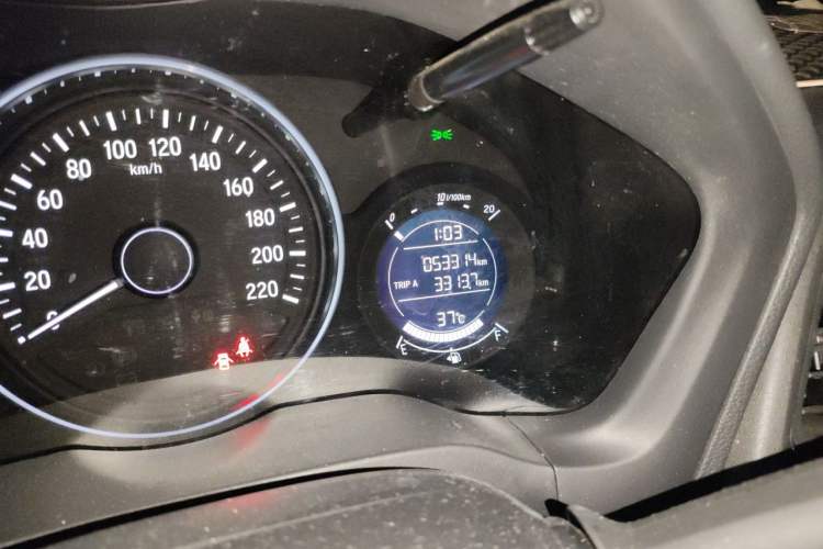 Used Honda Vezel 2020 1.5L CVT Elite Edition Odometer Close Up