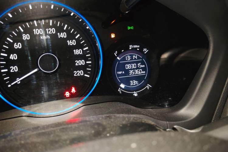 Used Honda Vezel 2020 1.5L CVT Pioneer Edition Odometer Close Up