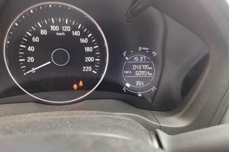 Used Honda Vezel 2020 1.5L CVT Luxury Edition Odometer Close Up