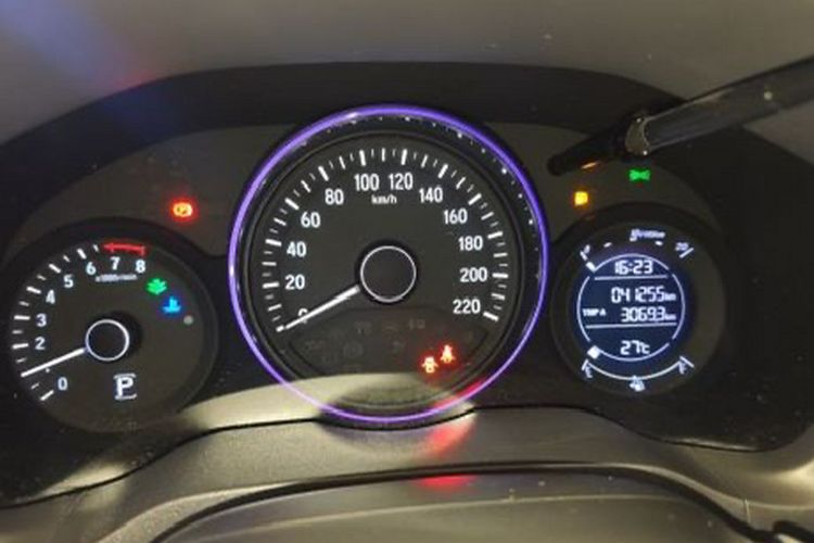 Used Honda Vezel 2020 1.5L CVT Luxury Edition Odometer Close Up