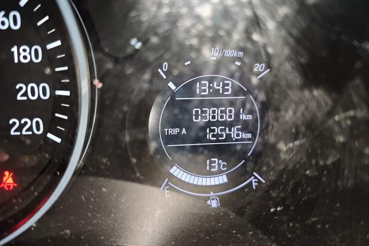 Used Honda Vezel 2020 1.5L CVT Pioneer Edition Odometer Close Up