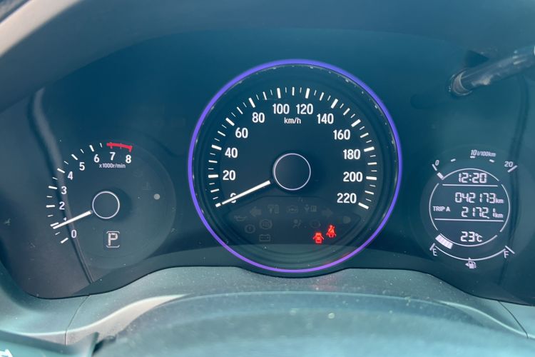 Used Honda Vezel 2020 1.5L CVT Elite Edition Odometer Close Up