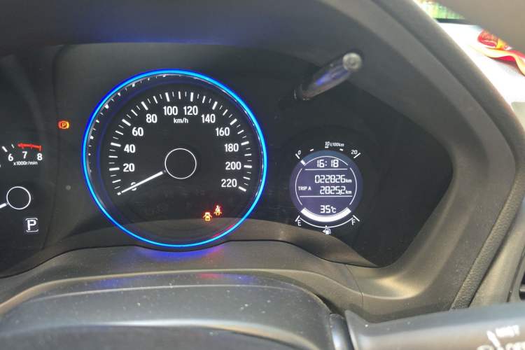 Used Honda Vezel 2020 1.5L CVT Pioneer Edition Odometer Close Up