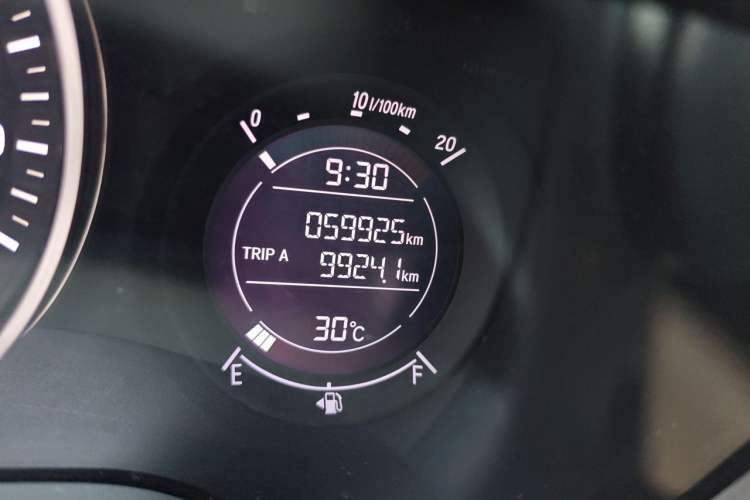 Used Honda Vezel 2020 1.5L CVT Pioneer Edition Odometer Close Up