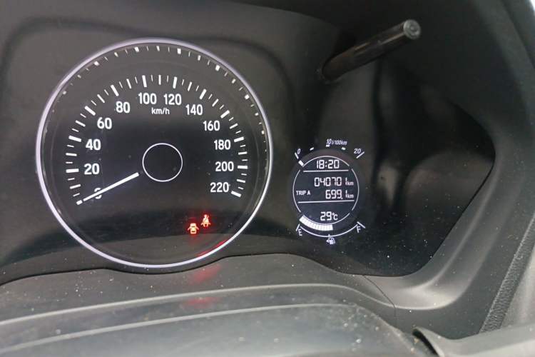 Used Honda Vezel 2020 1.5L CVT Pioneer Edition Odometer Close Up
